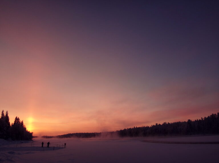 Auringonlasku talvella